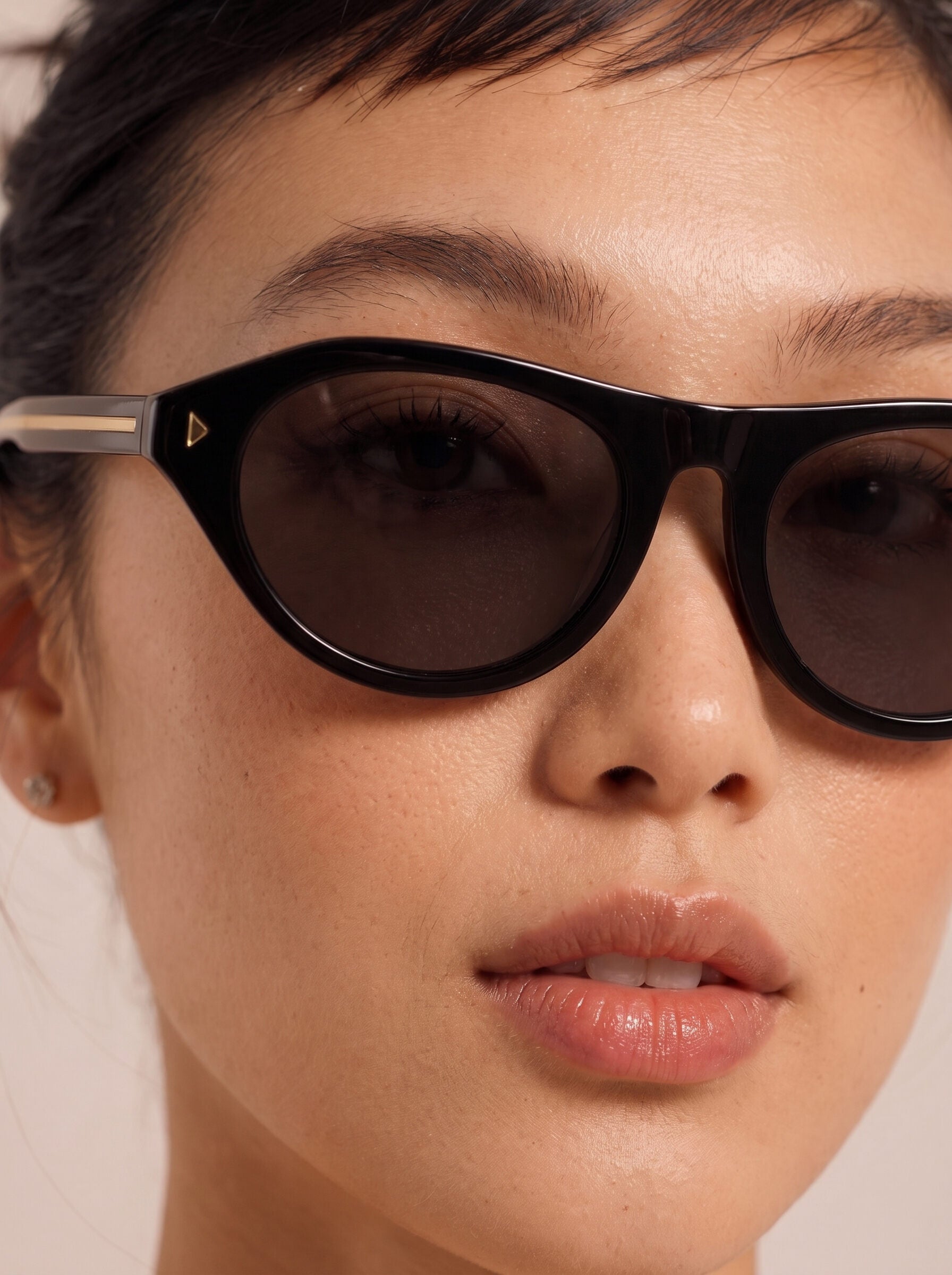 Mia - Black - Smoke Lens