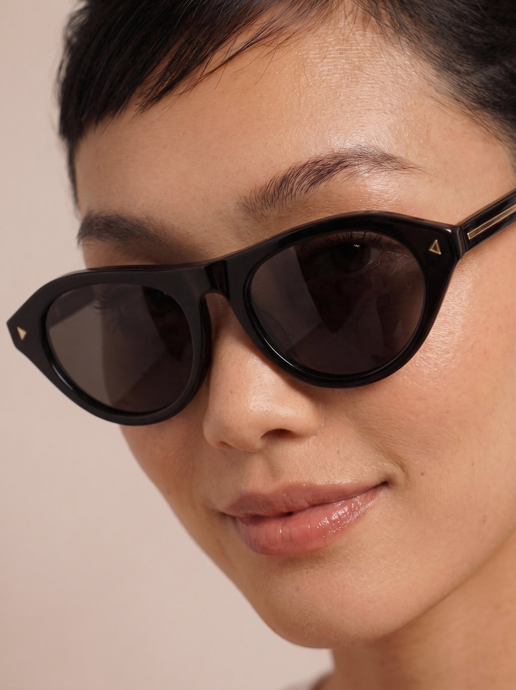 Mia - Black - Smoke Lens
